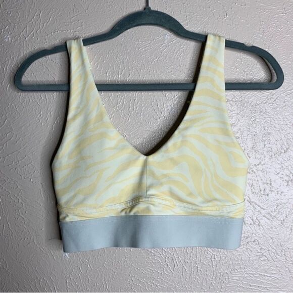 Fabletics all day everyday zebra v neck padded sport bra yellow gray - Picture 3 of 8